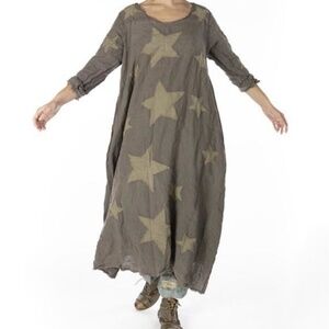 Magnolia Pearl Cassiel Linen Star Applique Distressed Dress - CLAY